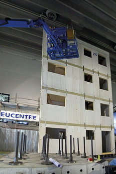 WOLF Haus Aufbau im Eucentre2 231px2